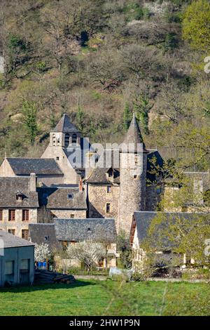 France, Aveyron, Ste Eulalie d'Olt, labelled Les Plus Beaux Villages de France (The Most Beautiful Villages of France), stop on El Camion de Santiago, Curieres de Castelnau castle Stock Photo