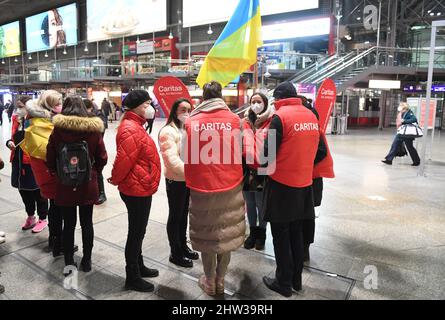 Munich, Germany. 03rd Mar, 2022. Caritas employees stand at Munich's main train station to receive women and men from Ukraine. Credit: Felix Hörhager/dpa/Alamy Live News Stock Photo