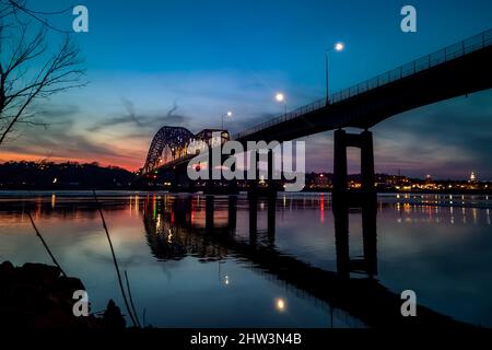 Beautiful scene of the Julien Dubuque Bridge over Mississippi River at sunset in Illinois, USA Stock Photo