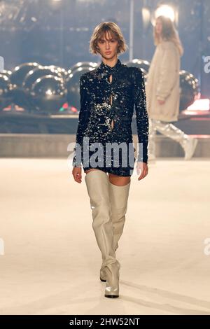 Paris, France. 3rd Mar, 2022. A model presents a creation of Isabel Marant's Fall/Winter 2022 ready-to-wear collections during Paris Fashion Week in Paris, France, March 3, 2022. Credit: Piero Biasion/Xinhua/Alamy Live News Stock Photo