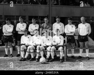 Derby County football club team. Back row left to right, K Hector, P Wright, A Stewart, R Matthews, R McFarland, J Robson, M Hopkinson. Front Row left to right, A Hinton, R Barker, J O'Hare J Walker. May 1968. Stock Photo
