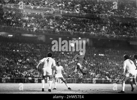 GREAT MANCHESTER UNITED FOOTBALL MATCHES (2) MANCHESTER UNITED V REAL  MADRID: EUROPEAN CUP SEMI FINAL: THURSDAY 25 APRIL 1957: FLOODLIGHT DREAMS