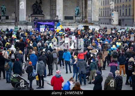 Munich, Germany. 03rd Mar, 2022. On March 3nd, 2022 2,000 people gathered at Odeonsplatz in Munich, Germany to protest against the Russian invasion in the Ukraine and to show their solidarity with the Ukranian people. The rally was organized by Fridays for Future Munich. (Photo by Alexander Pohl/Sipa USA) Credit: Sipa USA/Alamy Live News Stock Photo
