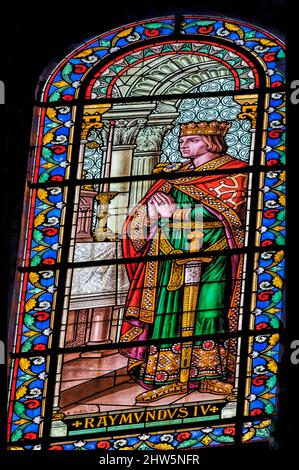 Raymond IV Toulouse Stained Glass Notre Dame Cathedral Our Lady and Saint Castor Church Nimes Gard France. Raymond IV Toulouse Leader First Crusade 11 Stock Photo