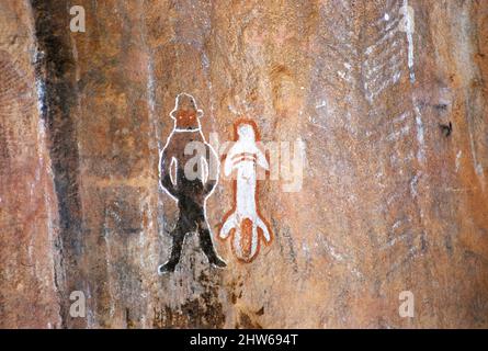 Melbourne Grammar School expedition, Northern Territory, Australia in 1956 Aboriginal rock paintings Ayers Rock, Uluru Stock Photo