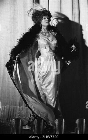 Maggie Smith during the filming of 'Oh! What a Lovely War', directed by Richard Attenborough (in his directorial debut). Maggie Smith plays a music hall star. March 1968. Stock Photo