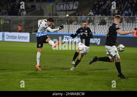 Munich GRUENWALDER STADION. 4th Mar, 2022. Kevin GODEN (TSV Munich 1860),  action, single action, single image, cut out, full body shot, whole figure.  Football 3rd league, league 3, TSV Munich 1860 