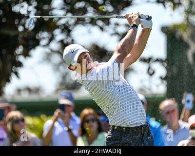 Orlando, FL, USA. 4th Mar, 2022. Rory McIlroy of Northern Ireland on the 2nd tee during 2nd round golf action of the Arnold Palmer Invitational presented by Mastercard held at Arnold Palmer's Bay Hill Club & Lodge in Orlando, Fl. Romeo T Guzman/CSM/Alamy Live News Stock Photo