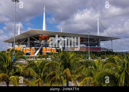 File:Cleveland Browns 17-39 Miami Dolphins (Nov 13, 2022) - Hard Rock  Stadium - file 14.jpg - Wikimedia Commons