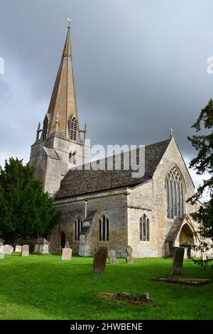 St Mary's Church, Bampton, Oxfordshire, Cotswolds, UK Stock Photo