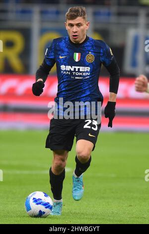 Milano, Italy. 04th Mar, 2022. Nicol˜ Barella (FC Inter) in action the Serie A between FC.Inter and US. Salernitana 1919 at San Siro Stadium Final score: 5-0 (Photo by Agostino Gemito/Pacific Press) Credit: Pacific Press Media Production Corp./Alamy Live News Stock Photo