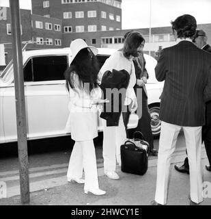 Beatles singer songwriter John Lennon and wife Yoko Ono pictured at Heathrow today.  April 1969  Z04316-003 Stock Photo