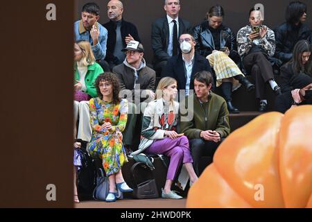 Paris, France. 04th Mar, 2022. Ella Emhoff at the Loewe fashion show during Fall/Winter 2022 Collections Fashion Show at Paris Fashion Week in Paris, France on March 4 2022. (Photo by Jonas Gustavsson/Sipa USA) Credit: Sipa USA/Alamy Live News Stock Photo