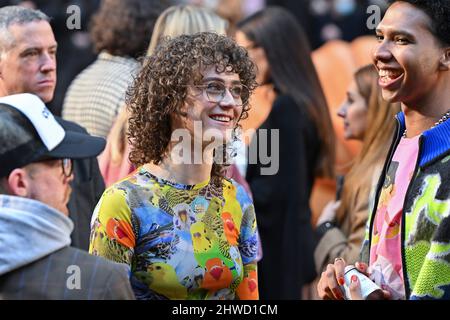 Paris, France. 04th Mar, 2022. Ella Emhoff at the Loewe fashion show during Fall/Winter 2022 Collections Fashion Show at Paris Fashion Week in Paris, France on March 4 2022. (Photo by Jonas Gustavsson/Sipa USA) Credit: Sipa USA/Alamy Live News Stock Photo