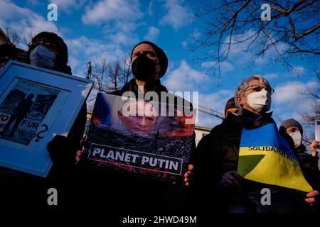 Berlin, Germany. 05th Mar, 2022. Germany, Berlin, March 05, 2022: Protesters can be seen as members of the Rundfunkchor Berlin (Berlin Radio Choir) sing in solidarity with Ukraine in front of the Russian Embassy in Central Berlin to protest against the ongoing Russian invasion of Ukraine. (Photo by Jan Scheunert/Sipa USA) Credit: Sipa USA/Alamy Live News Stock Photo