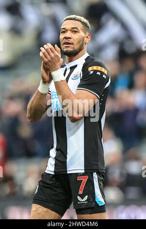 Joelinton #7 of Newcastle United celebrates Newcastles 2-1 win