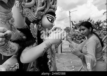 Howrah, West Bengal, India- 9th October 2019: Vijayadashami, unmarried Bengali Hindu girl offering her prayer to Goddess Durga. Durga puja festival tr Stock Photo