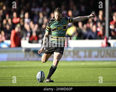 Gloucester, United Kingdom. 05th Mar, 2022. Premiership Rugby. Gloucester Rugby V Northampton Saints. Kingsholm Stadium. Gloucester. Dan Biggar (Northampton Saints) kicks during the Gloucester Rugby V Northampton Saints Gallagher Premiership rugby match. Credit: Sport In Pictures/Alamy Live News Stock Photo