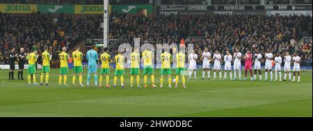 Norwich, UK. 05th Mar, 2022. Both sets of players applaud in solidarity with Ukraine during the Premier League match between Norwich City and Brentford at Carrow Road, Norwich, England on 5 March 2022. Photo by Ken Sparks. Editorial use only, license required for commercial use. No use in betting, games or a single club/league/player publications. Credit: UK Sports Pics Ltd/Alamy Live News Stock Photo