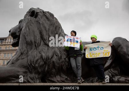 London, UK. 5th March 2022. Two boys hold up signs on Trafalgar square where protesters have gathered to stand with the people of Ukraine as Putin's war in Russia continues. Credit: Kiki Streitberger/Alamy Live News Stock Photo