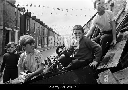 Street party in Balkan Street, Belfast. The party was organised after the street was hit by riot just a week ago after fighting broke out following the army discovering a cache of arms in the road. The party was organised for the children who had to stay in their homes because of a curfew imposed during the riots. 12th July 1970. Stock Photo