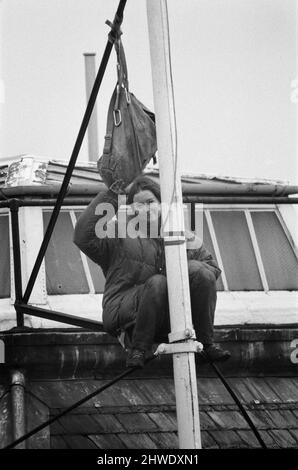 22 year old student Ann Warren climbed to the top of Rhodesia House, took down the rebel smith regime flag and replaced it with the Union Jack. At 5pm she took the Union Jack down and eventually came on to The Strand pavement for a press conference and a kiss from her boyfriend, Ian Middlehurst, who was one of the two men who spent a Sunday perched in the same position earlier in the month. 27th January 1969. Stock Photo