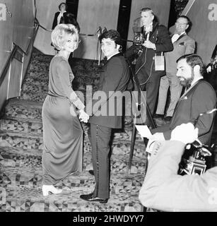 Marooned 1970 Film Premiere, The Odeon, Leicester Square, London, Thursday 29th January 1970.  Our picture shows ... Goldie Hawn, American actress with husband Gus Trikonis. Stock Photo