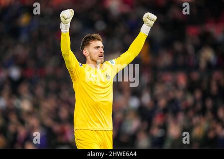 Rotterdam, Netherlands. 05th Mar, 2022. Rotterdam - FC Groningen keeper Peter Leeuwenburgh celebrates the 0-1 by Michael de Leeuw of FC Groningen during the match between Feyenoord v FC Groningen at de Kuip on 5 March 2022 in Rotterdam, Netherlands. (Box to Box Pictures/Yannick Verhoeven) Credit: box to box pictures/Alamy Live News Stock Photo