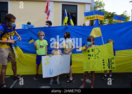 Bangkok, Thailand. 05th Mar, 2022. Ukrainians living in Thailand and anti-war protesters holding placards gathered inside Lumphini Park to protest against the Russian Armed Forces to cease military operations in Ukraine. (Photo by Teera Noisakran/Pacific Press) Credit: Pacific Press Media Production Corp./Alamy Live News Stock Photo