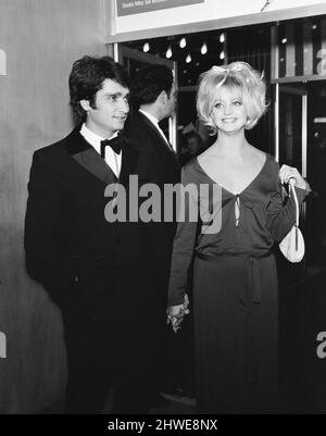 Marooned 1970 Film Premiere, The Odeon, Leicester Square, London, Thursday 29th January 1970.  Our picture shows ... Goldie Hawn, American actress with husband Gus Trikonis. Stock Photo