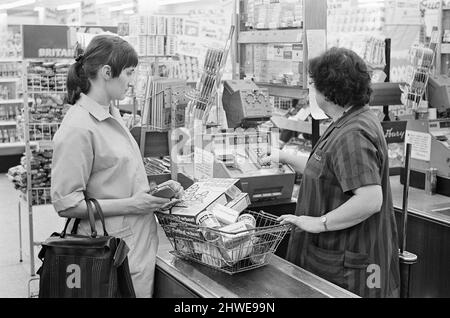 Tesco Supermarket, Elephant and Castle, London, Monday 24th February 1969. Stock Photo