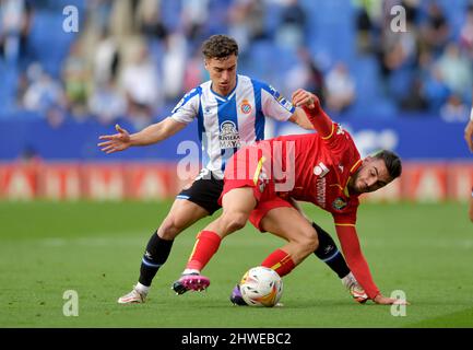 Barcelona,Spain.5 March,2022.  Adria Pedrosa (3) of RCD Espanyol vies with Iglesias (21) of Getafe CF during the spanish La Liga  match between RCD Espanyol and Getafe CF at RCDE Stadium. Credit: rosdemora/Alamy Live News Stock Photo