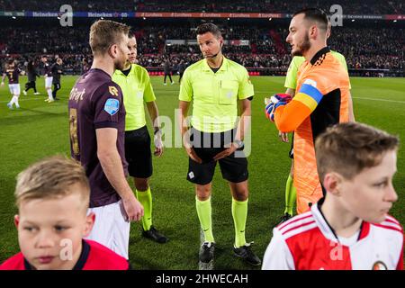 Rotterdam, Netherlands. 05th Mar, 2022. Rotterdam - Michael de Leeuw of FC Groningen, Referee Pol van Boekel, Feyenoord keeper Justin Bijlow during the match between Feyenoord v FC Groningen at de Kuip on 5 March 2022 in Rotterdam, Netherlands. (Box to Box Pictures/Yannick Verhoeven) Credit: box to box pictures/Alamy Live News Stock Photo