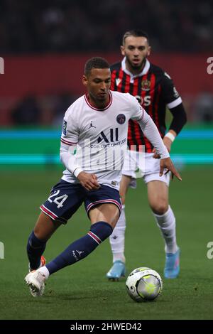 Nice, France, 5th March 2022. Thilo Kehrer of PSG breaks with the ball as Amine Gouiri of OGC Nice looks on during the Uber Eats Ligue 1 match at Allianz Riviera Stadium, Nice. Picture credit should read: Jonathan Moscrop / Sportimage Credit: Sportimage/Alamy Live News Stock Photo