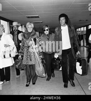 Singer Tom Jones was welcomed home today at Heathrow Airport when he arrived back from a  seven month concert tour of America. He is pictured with his family, wife Linda and son Mark. 14th October 1970. Stock Photo