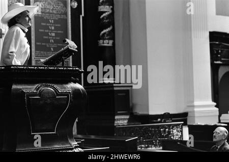 Television chef, Fanny Cradock, speaking from the pulpit, St Mary Woolnoth Church. 7th August 1969. Stock Photo