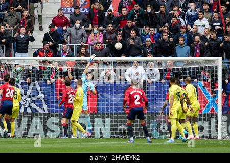 Pamplona, Spain. 05th Mar, 2022. Sergio Asenjo (goalkeeper; Villarreal CF) in action during the Spanish La Liga Santander football match between CA Osasuna and Villrreal CF at the Sadar Stadium. (CA Osasuna won: 1 - 0) Credit: SOPA Images Limited/Alamy Live News Stock Photo