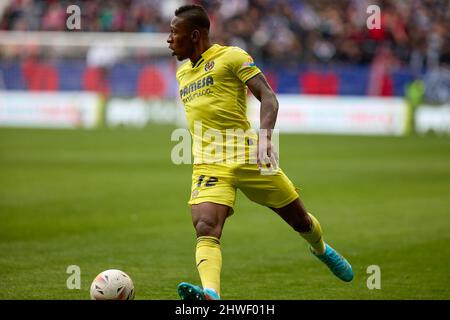 Pamplona, Spain. 05th Mar, 2022. Pervis Josué Estupiñán (defender; Villarreal CF) in action during the Spanish La Liga Santander football match between CA Osasuna and Villrreal CF at the Sadar Stadium.(CA Osasuna won: 1 - 0) (Photo by Fernando Pidal/SOPA Images/Sipa USA) Credit: Sipa USA/Alamy Live News Stock Photo