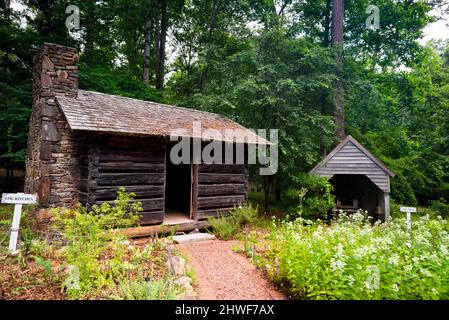 Log kitchen and well house at Stately Oaks in Margaret Mitchell Memorial Park in Jonesboro, Georgia. Stock Photo