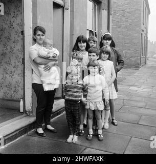 Pamela Spence and family, from Greenway Street, Small Heath, Birmingham, 25th September 1969. Stock Photo