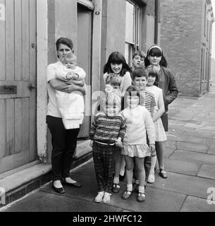 Pamela Spence and family, from Greenway Street, Small Heath, Birmingham, 25th September 1969. Stock Photo