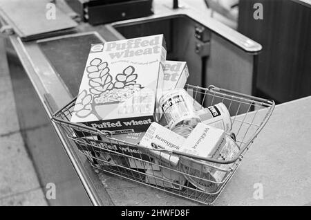 Tesco Supermarket, Elephant and Castle, London, Monday 24th February 1969. Stock Photo