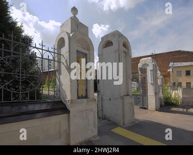 Church of the Entry of the Most Holy Theotokos into the Temple. Nothern entrance gate. Moscow, Russia Stock Photo