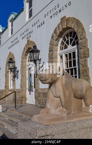 Entrance to U.S. Post Office, with sculpted bears,  in Fort Yellowstone National Historic Landmark in Yellowstone National Park, Wyoming, USA Stock Photo