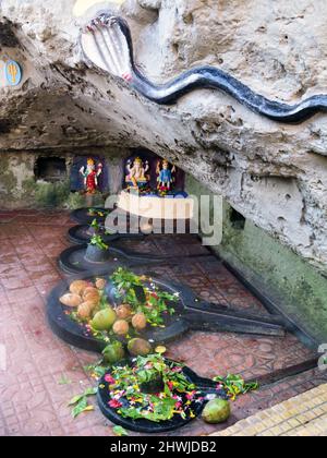 India, Gujarat, Island of Diu. Gangeshwar Mahadev Shiva temple. Shivlingams with offerings to Shiva washed out by the sea at high tide. Stock Photo