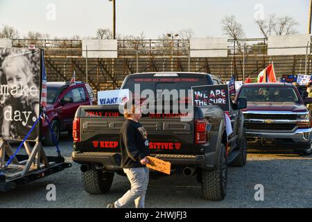 Hagerstown, USA. 05th Mar, 2022. Thousands gather for The People's Convoy, a convoy of trucks and protest of Covid related mandates in Hagerstown, Maryland on March 5, 2022. (Photo by Matthew Rodier/Sipa USA) Credit: Sipa USA/Alamy Live News Stock Photo