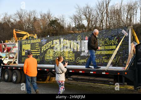 Hagerstown, USA. 05th Mar, 2022. Thousands gather for The People's Convoy, a convoy of trucks and protest of Covid related mandates in Hagerstown, Maryland on March 5, 2022. (Photo by Matthew Rodier/Sipa USA) Credit: Sipa USA/Alamy Live News Stock Photo