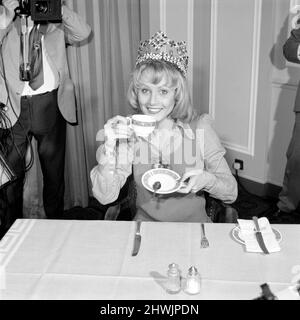 Miss World, 1972: Belinda Green: 20 year old Belinda Green, a blonde haired, blue eyed, model from Australia, won the Miss World Contest. Belinda’s favourite hobby is cooking. Belinda at the Photocall for Miss World, at the Britannia Hotel. December 1972 72-11299-004 Stock Photo