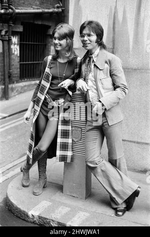 Cliff Richard heads the Palladium's first 1971 autumn variety season. He will be starring in his own show called 'The Cliff Richard Show'. The show will introduce for the first time to the London Palladium Olivia Newton-John, who had a top ten hit this spring. Pictured, Cliff Richard and Olivia Newton-John. 11th October 1971. Stock Photo