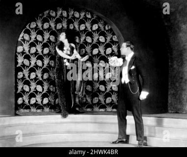 ALLA NAZIMOVA, RUDOLPH VALENTINO, CAMILLE, 1921 Stock Photo